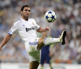 开云体育APP下载-欧冠半决赛焦点战，秘鲁冲垮马里，当足球成为第三世界的战争