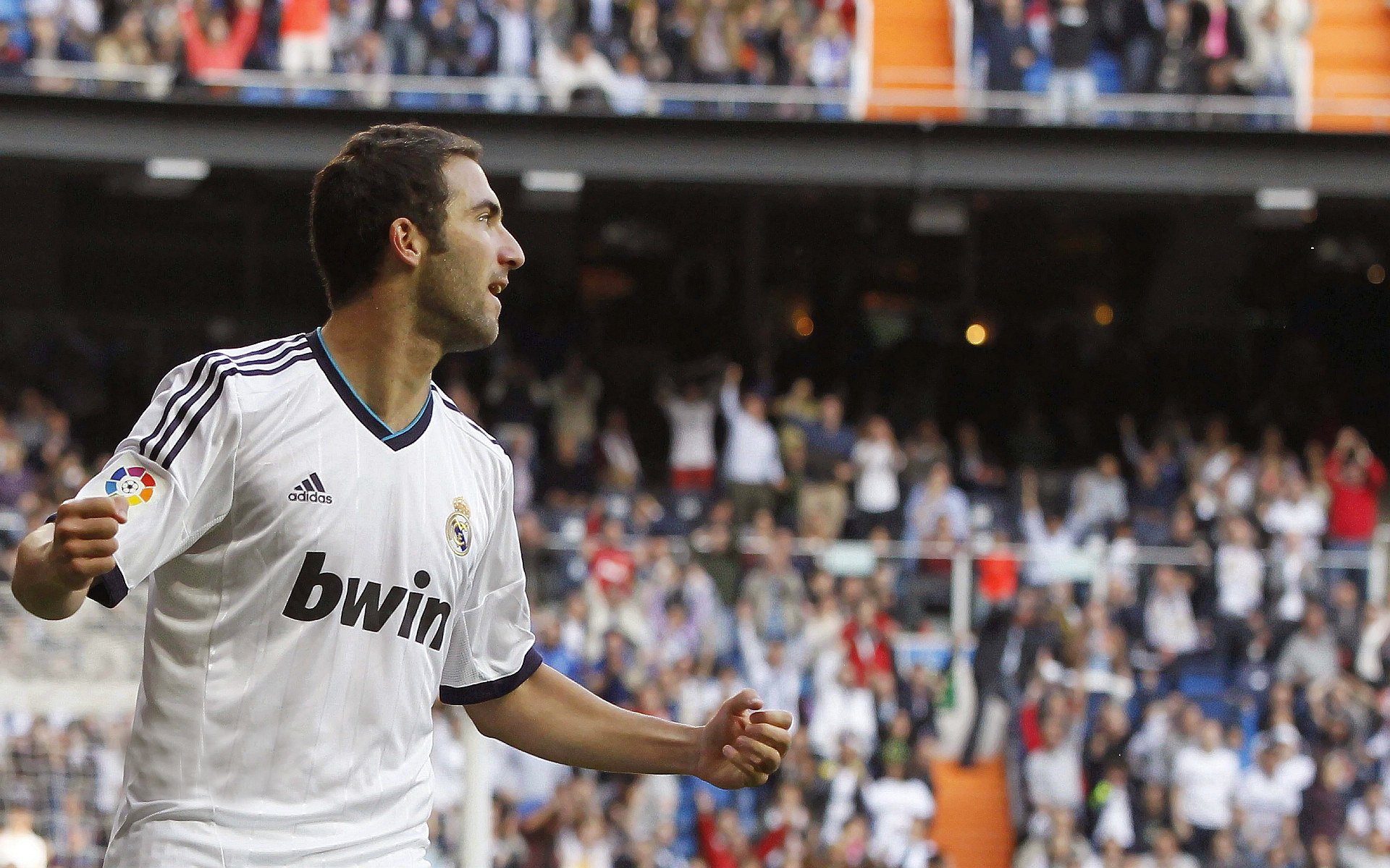 年度焦点之战之夜，利拉德在聚光灯下完成自我正名